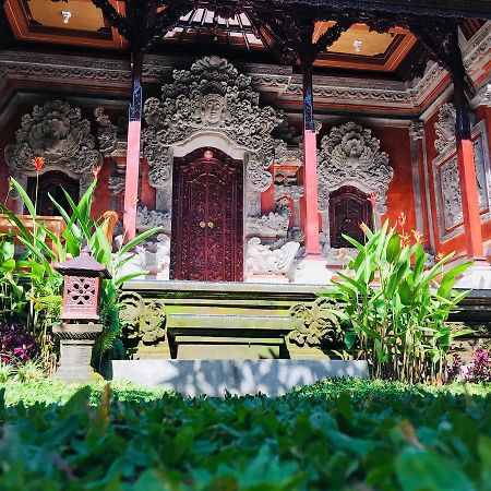 Local Family House Hotel กีอันยาร์ ภายนอก รูปภาพ