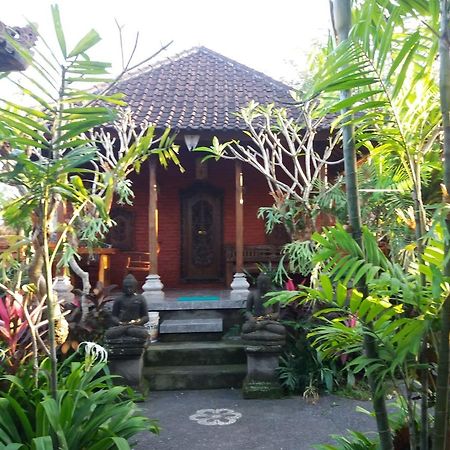 Local Family House Hotel กีอันยาร์ ภายนอก รูปภาพ