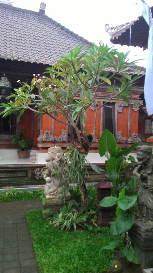 Local Family House Hotel กีอันยาร์ ภายนอก รูปภาพ