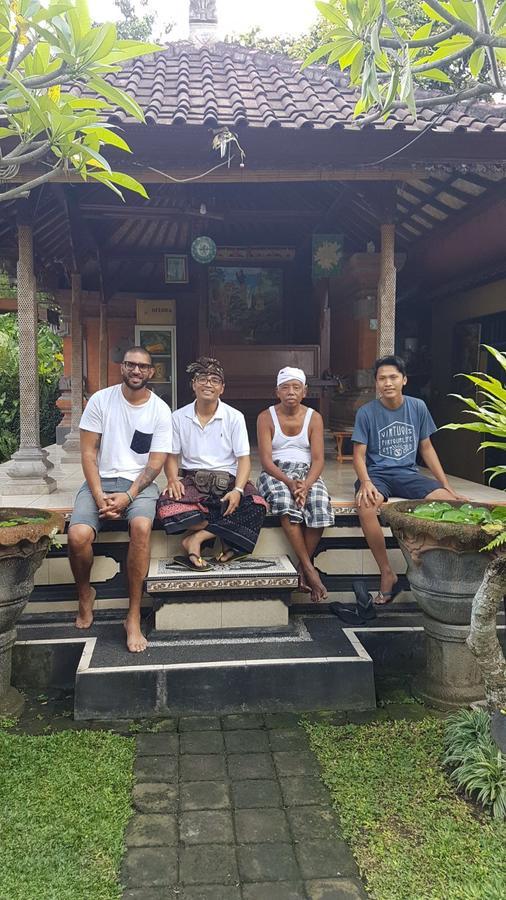 Local Family House Hotel กีอันยาร์ ภายนอก รูปภาพ
