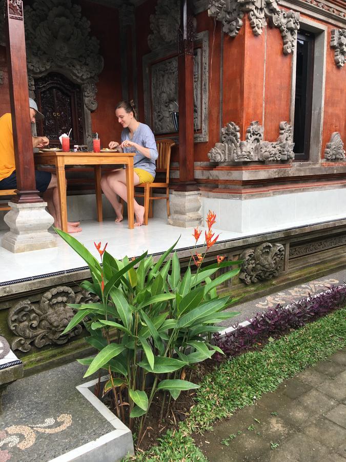 Local Family House Hotel กีอันยาร์ ภายนอก รูปภาพ