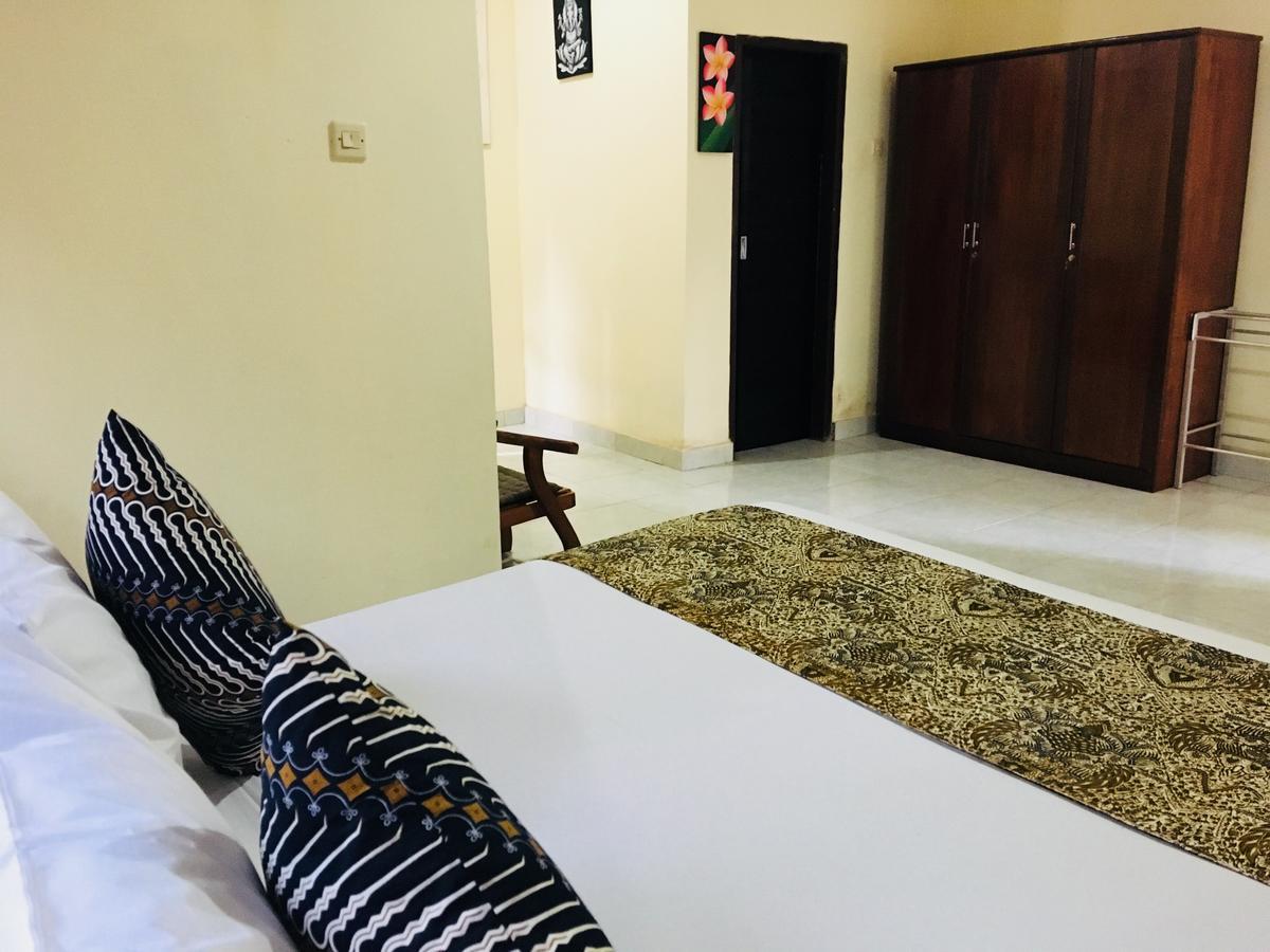 Local Family House Hotel กีอันยาร์ ภายนอก รูปภาพ