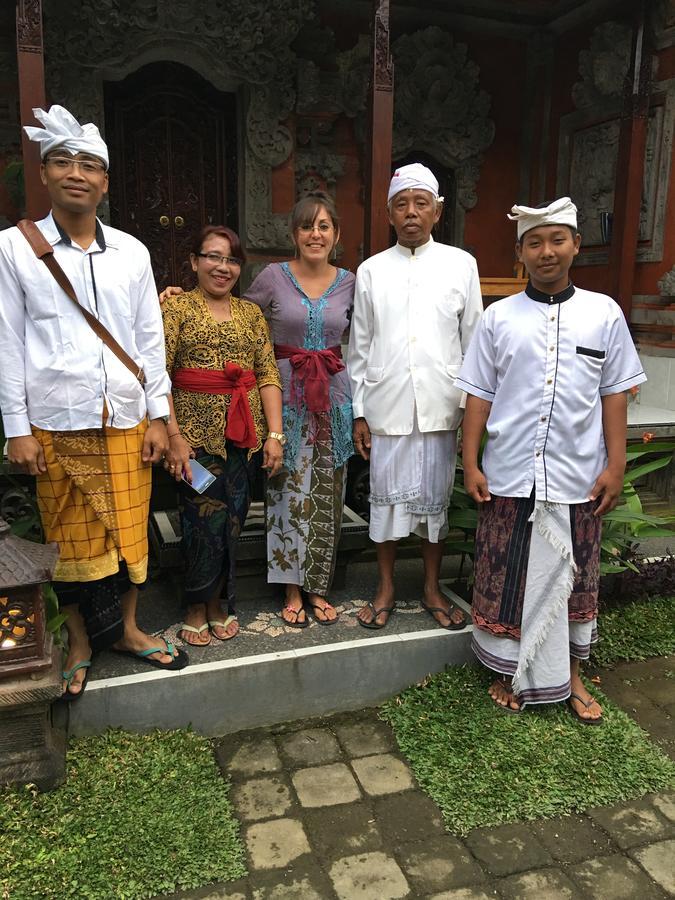 Local Family House Hotel กีอันยาร์ ภายนอก รูปภาพ
