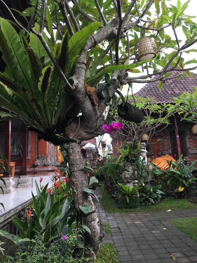 Local Family House Hotel กีอันยาร์ ภายนอก รูปภาพ
