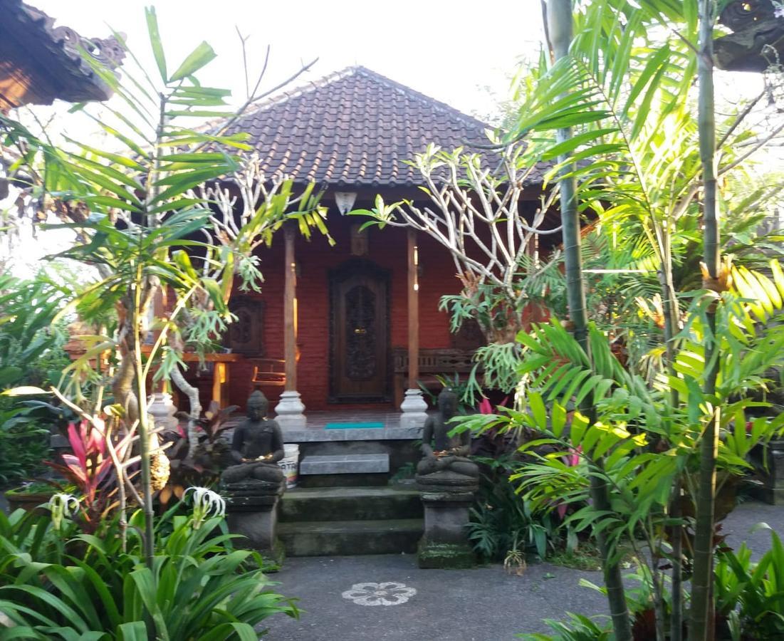 Local Family House Hotel กีอันยาร์ ภายนอก รูปภาพ