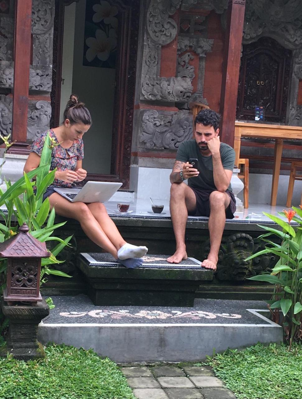Local Family House Hotel กีอันยาร์ ภายนอก รูปภาพ