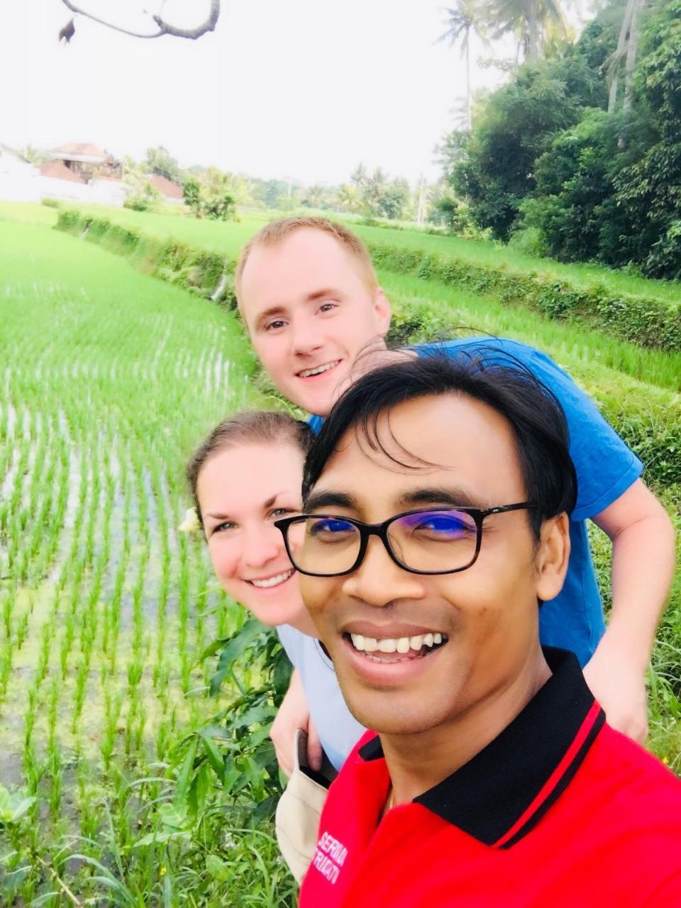 Local Family House Hotel กีอันยาร์ ภายนอก รูปภาพ