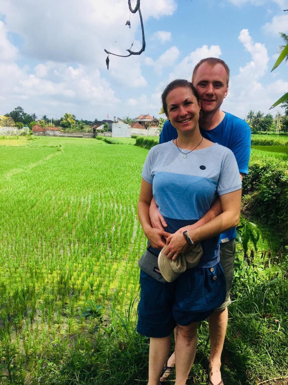 Local Family House Hotel กีอันยาร์ ภายนอก รูปภาพ